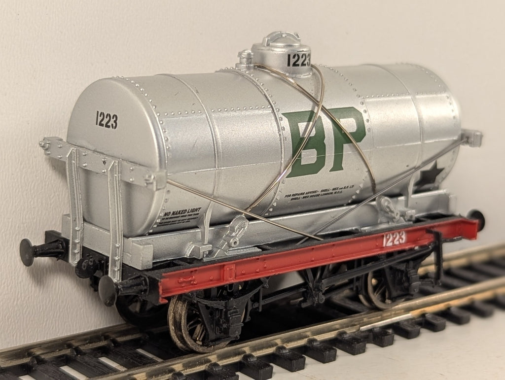 Bachmann A255713 OO Gauge 14 Ton Silver Tank Wagon BP/SHELL Missing Coupling