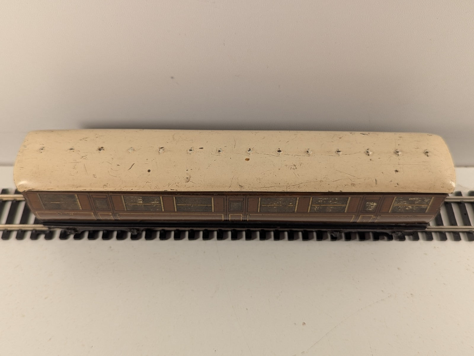 Hornby Dublo D1 LNER Teak First & Third Corridor Coach OO Gauge - missing buffer
