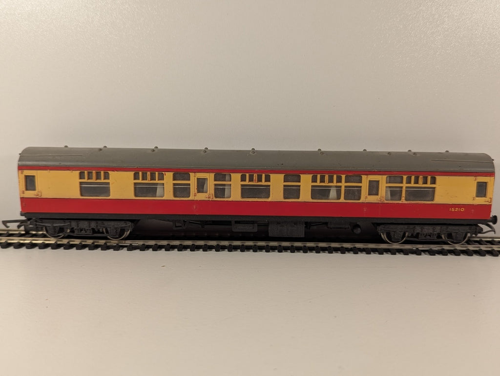 Tri-ang OO Gauge R627 BR Brake Second Coach – 15210