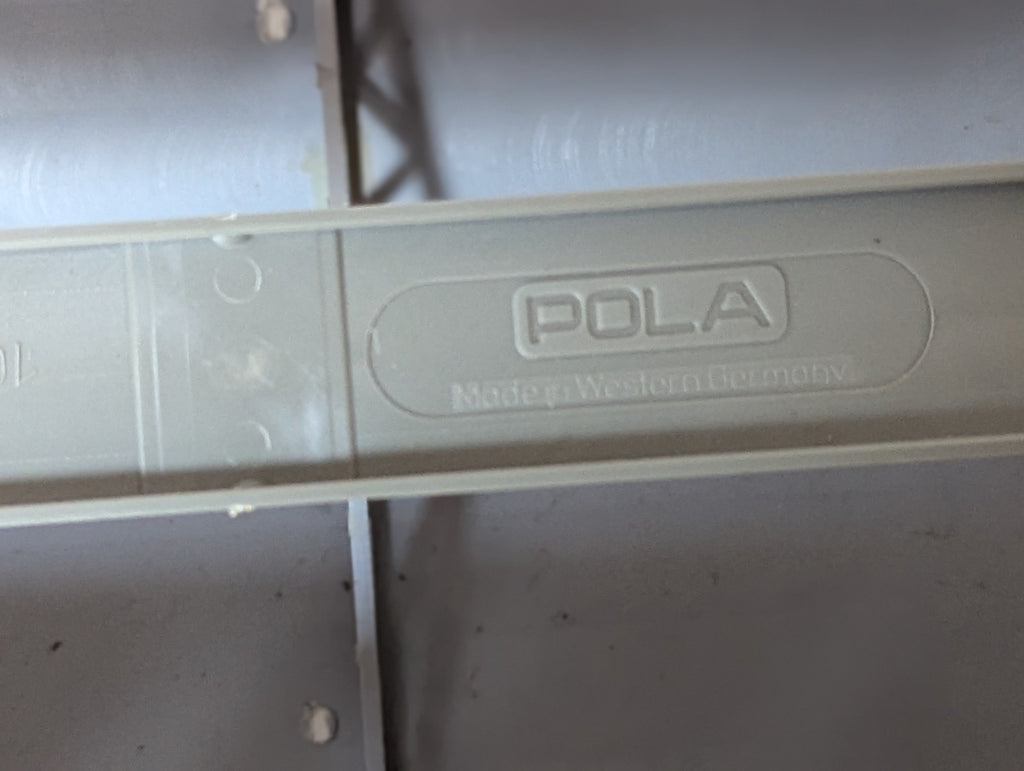 Pola HO Gauge Two-Stall Engine Shed 211