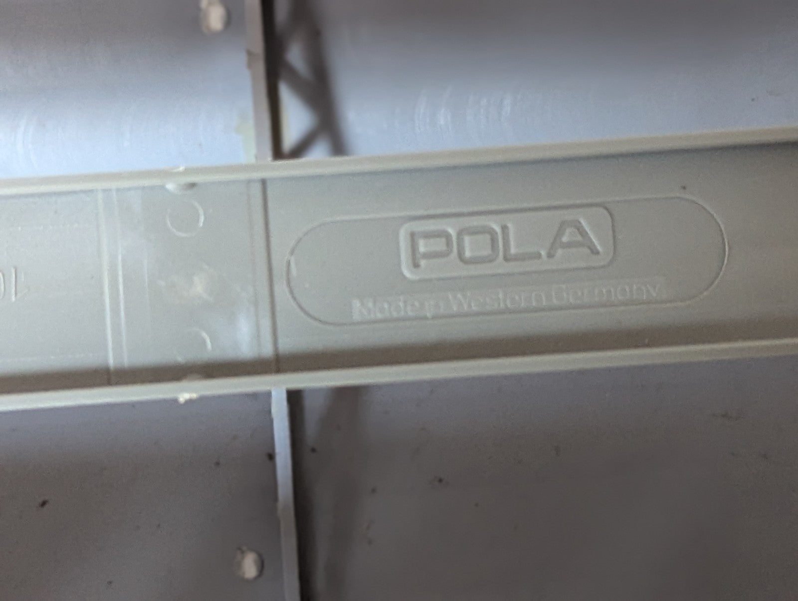 Pola HO Gauge Two-Stall Engine Shed 211