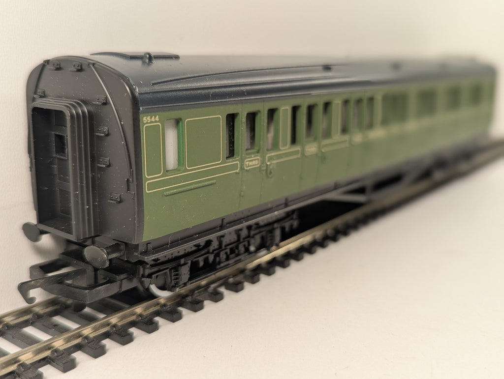 Hornby OO Gauge SR Composite Coach Passenger Coach 5544 SR Olive Green R162