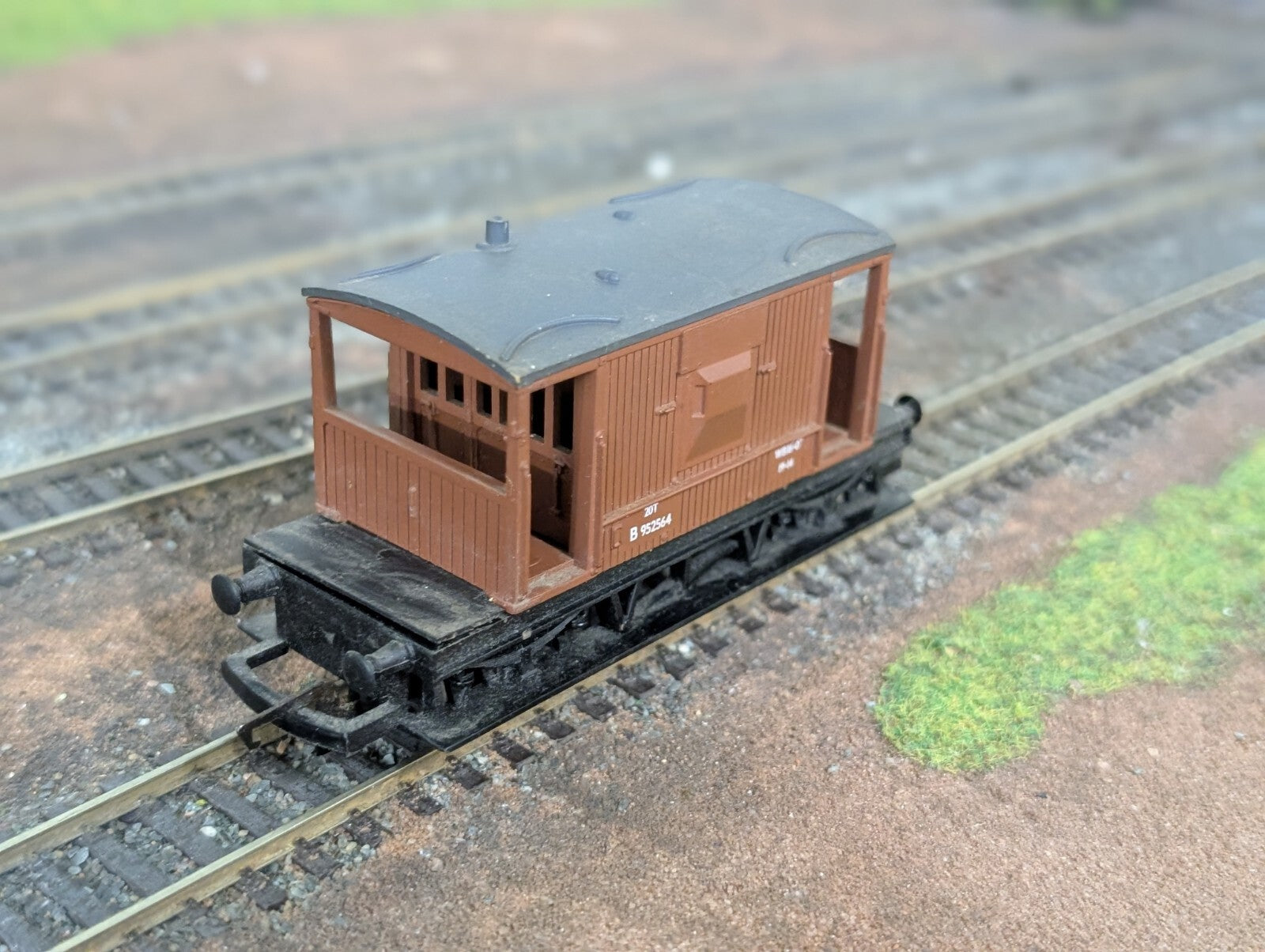 Hornby Railroad R6368 OO Gauge BR 20 Ton Brake Van Bauxite