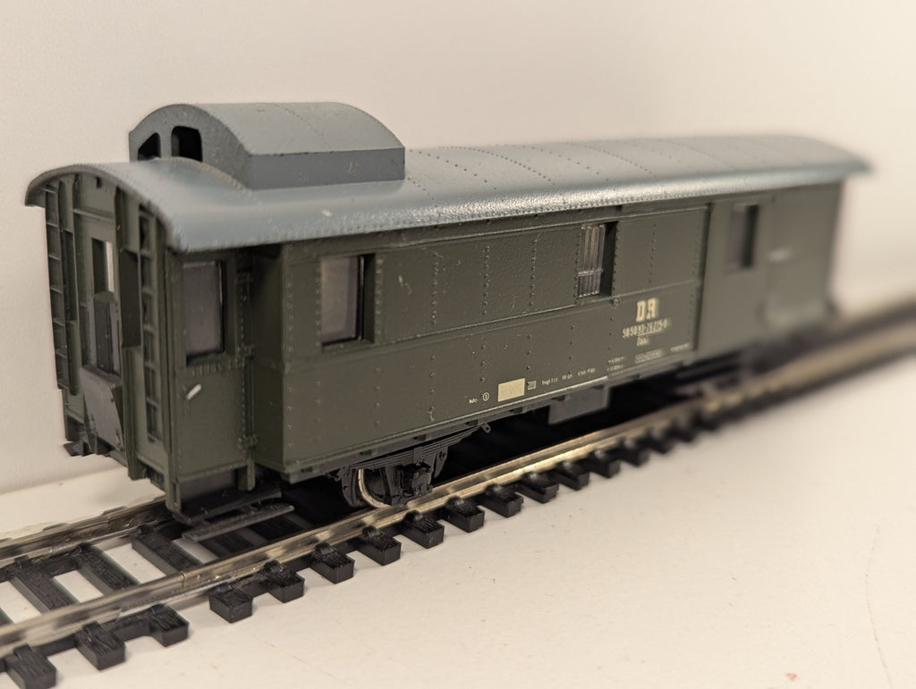 Fleischmann HO Gauge DR Daai Baggage Coach – East German Era