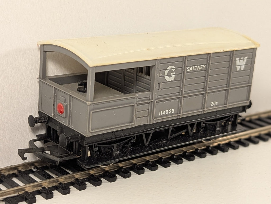 Hornby OO Gauge GWR 20-Ton “Toad” Brake Van No. 114925 – Saltney