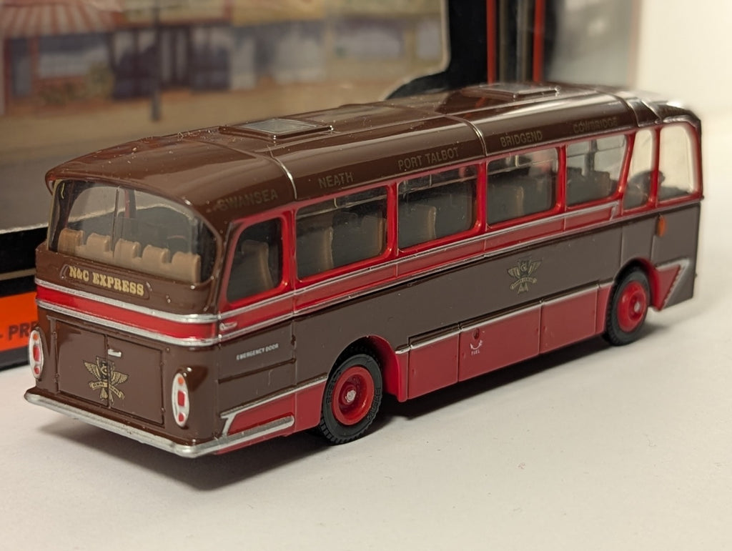EFE 12105 OO Gauge Cavalier Coach Neath & Cardiff - Boxed