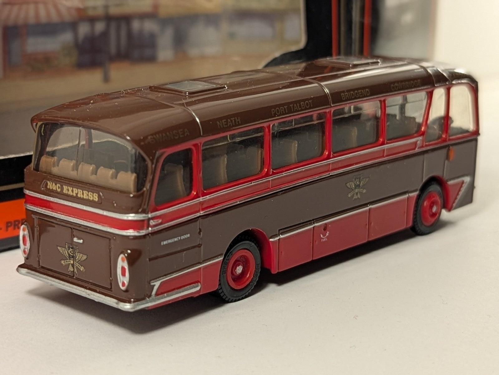 EFE 12105 OO Gauge Cavalier Coach Neath & Cardiff - Boxed