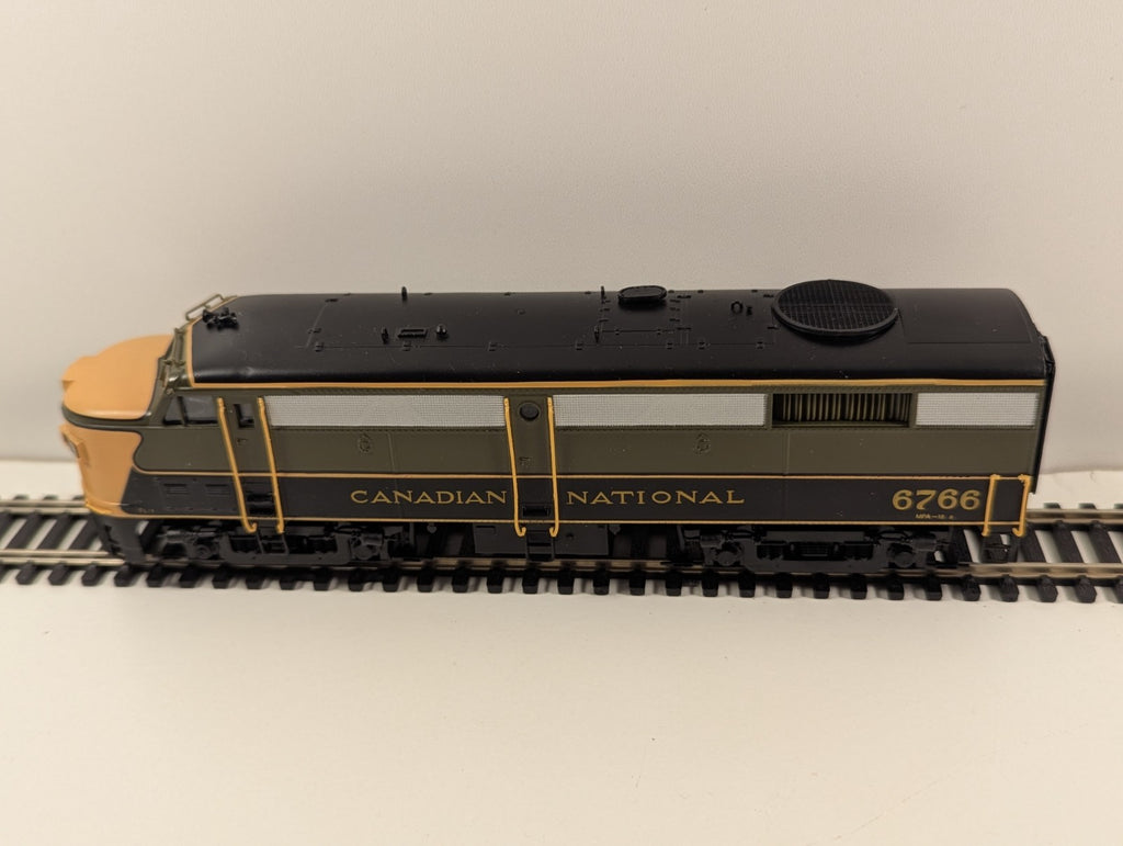 Life-Like Proto 2000 HO Scale Canadian National FB2 Diesel Locomotive – No. 6766
