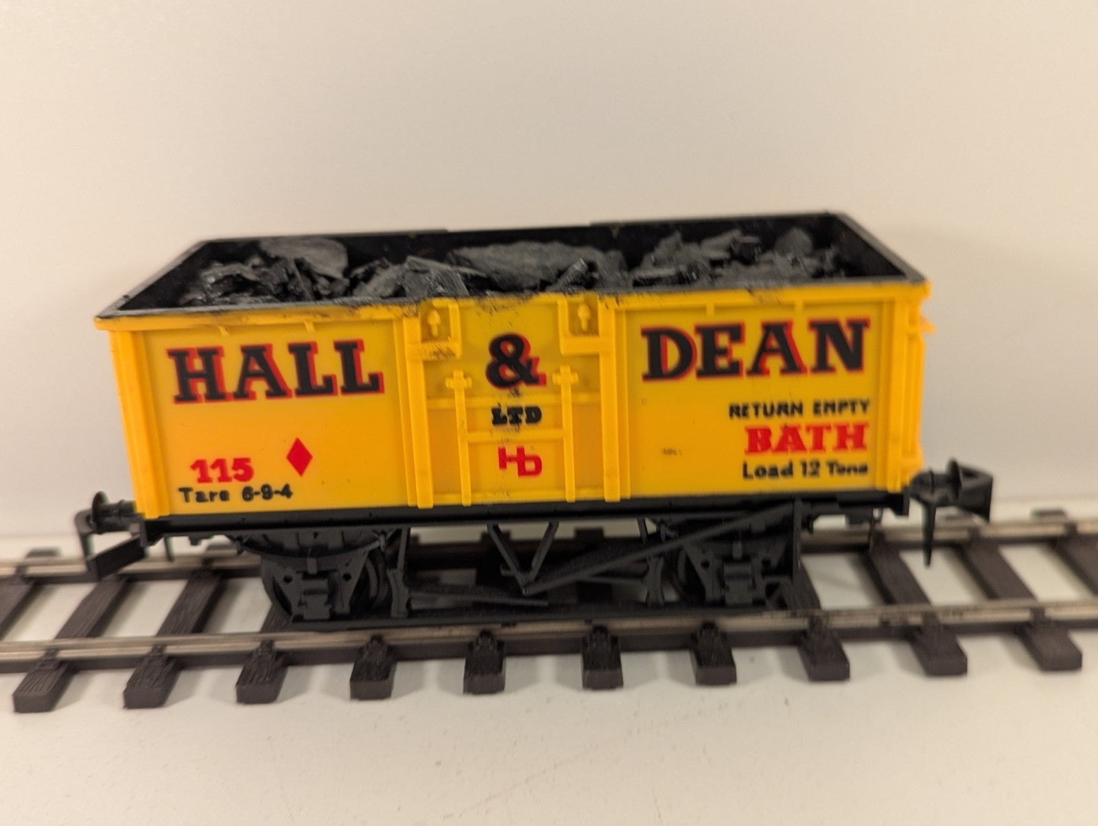 Lima O Gauge 7-Plank Open Mineral Wagon – Hall & Dean Yellow Livery – With Load