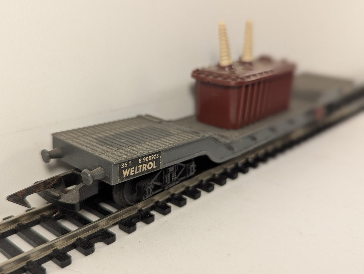 Playcraft HO Gauge Weltrol Wagon with Transformer Goods Wagon B900923 BR Grey