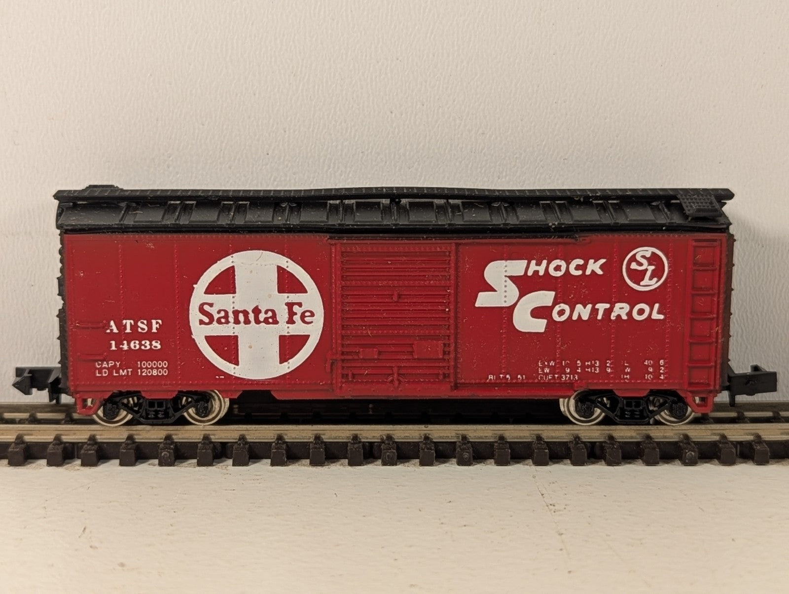Con-Cor 0001-01801A N Gauge Santa Fe Steel Boxcar - Boxed
