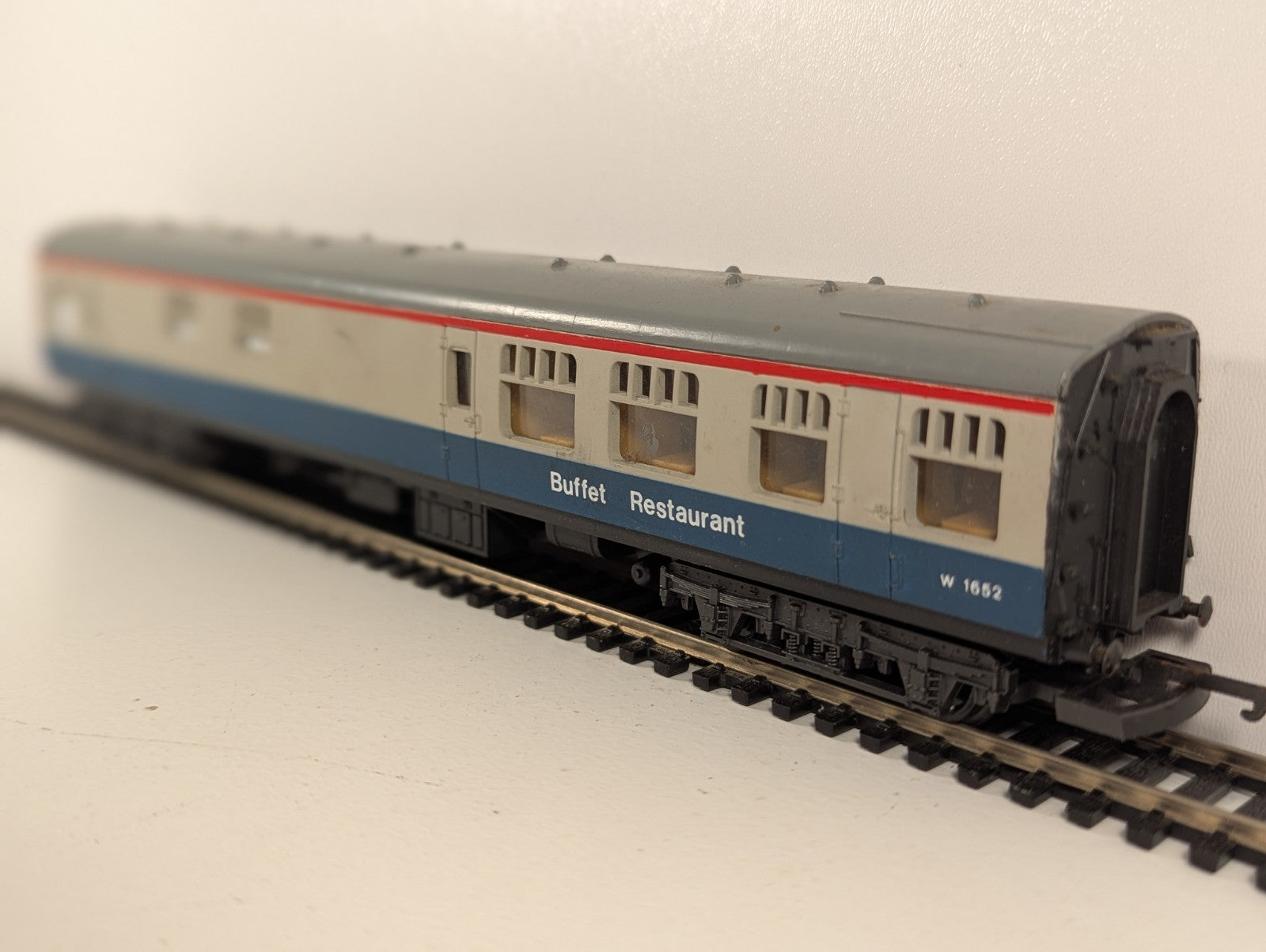 Lima OO Gauge BR Mk1 Buffet Restaurant Coach