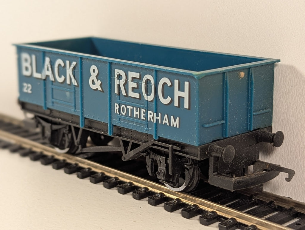 Hornby R021 OO Gauge Black & Reoch Open Mineral Wagon