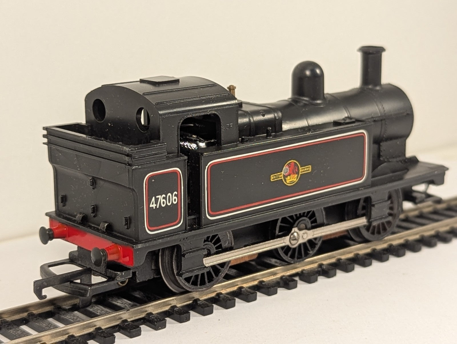 Tri-ang Hornby R52 OO Gauge Class 3F Jinty 0-6-0T – Damaged Crest and box