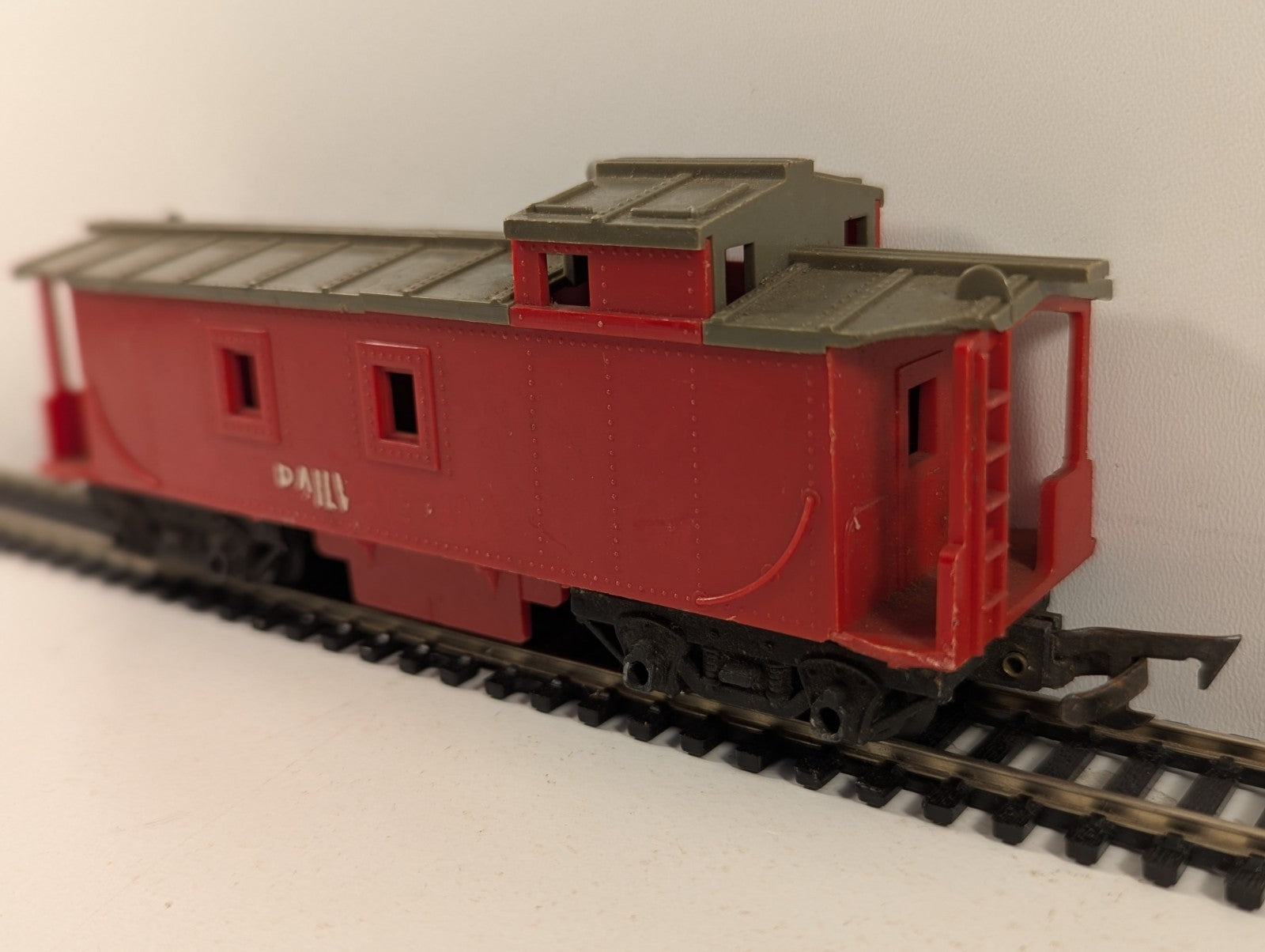 Tri-ang R115 OO Gauge Red Caboose