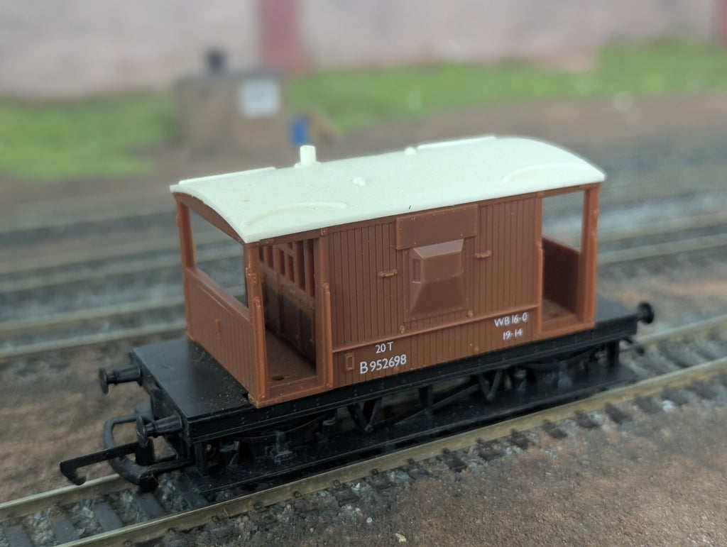 Hornby R729 - 20t Brake Van - BR Bauxite livery Boxed