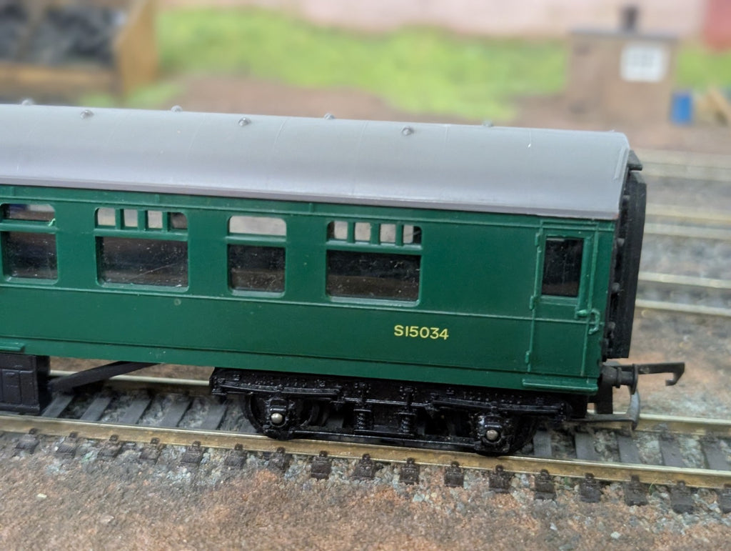 Triang OO Gauge R29/221 SR Main Line Composite Coach S15034