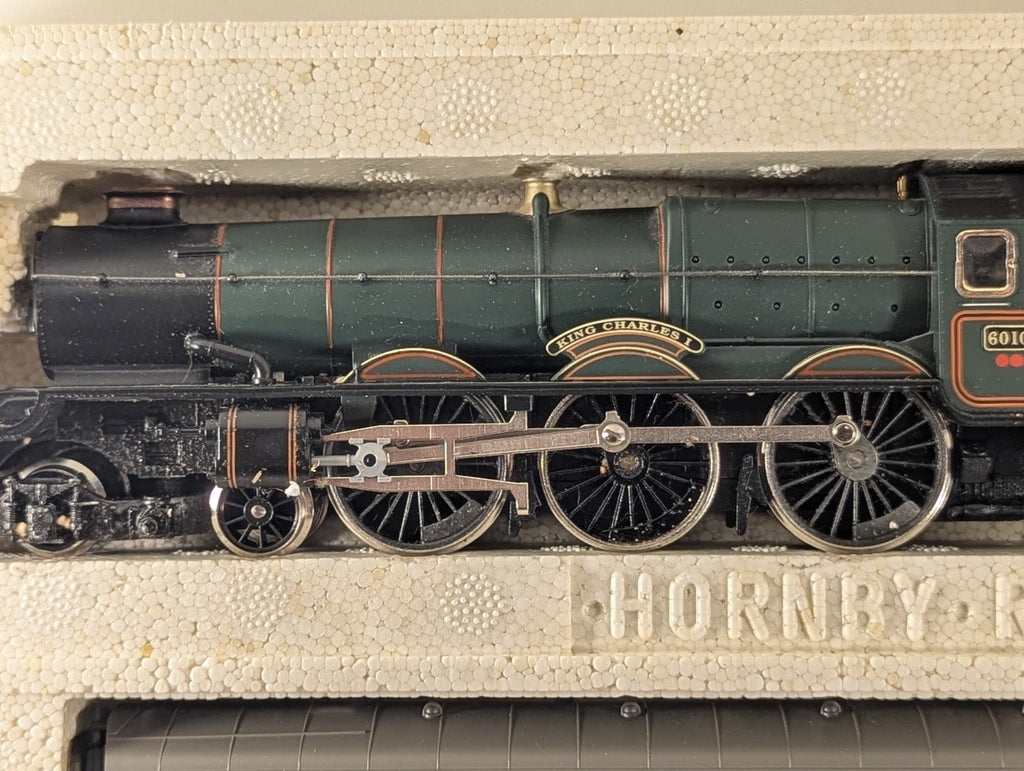 Hornby R2077 OO Gauge The Merchant Venturer Train Pack GWR King Charles I