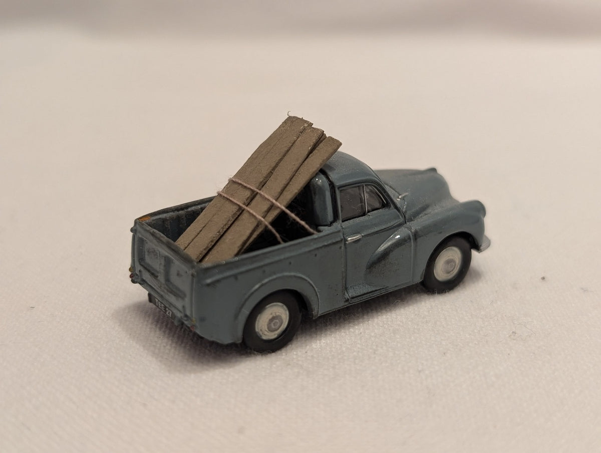 Classix OO Gauge Morris Minor Pick-Up Die-cast Vehicle TEE 27 Grey