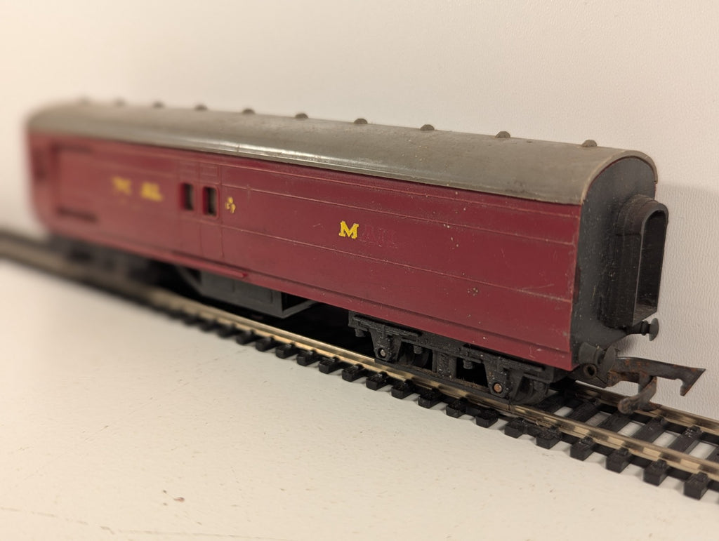 Tri-ang OO Gauge Operating Royal Mail Coach (Lettering Missing)