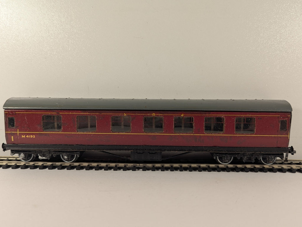 Hornby Dublo OO Gauge BR Maroon Corridor Composite Coach Passenger Coach M 4193