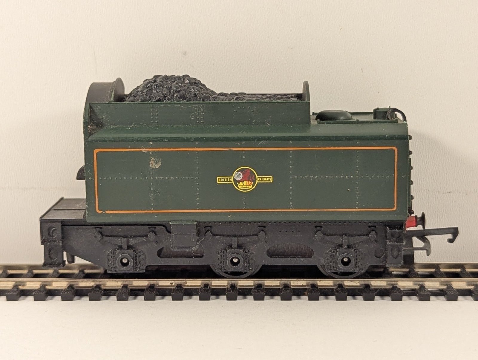 Tri-ang OO Gauge BR 6-Wheel Tender BR Lined Green R.33