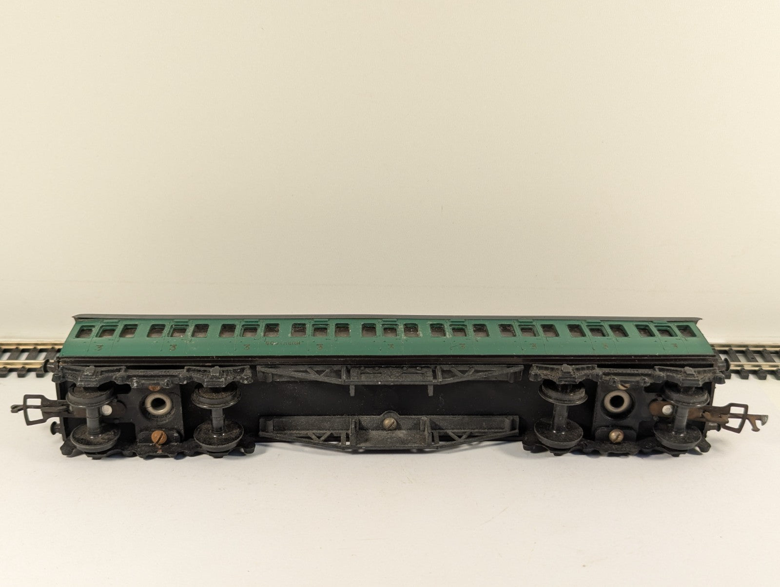 Graham Farish OO Gauge Southern Railway Green 3rd Class Suburban Coach Boxed