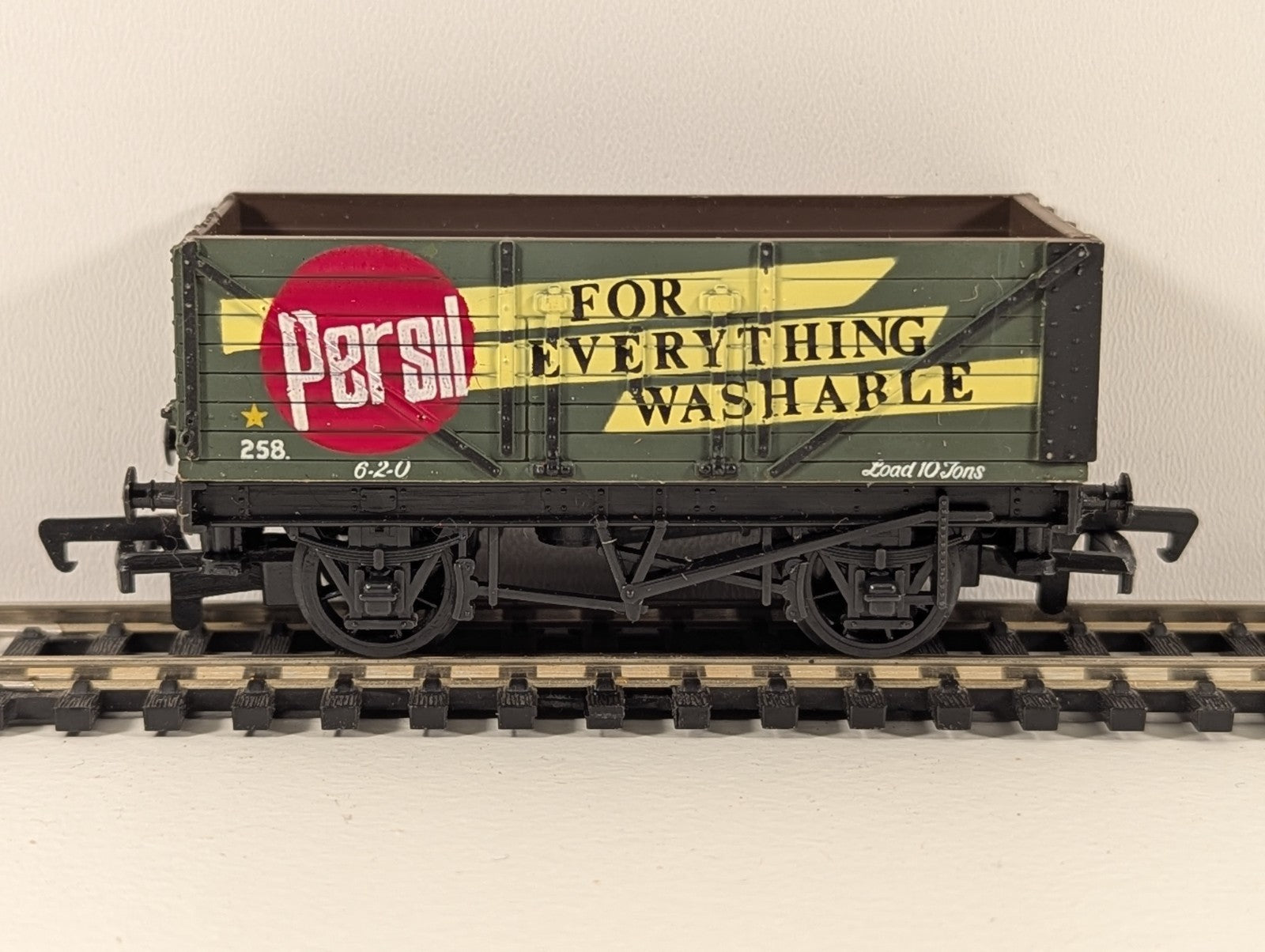 Mainline 7 Plank Open Wagon ‘Persil’ 258