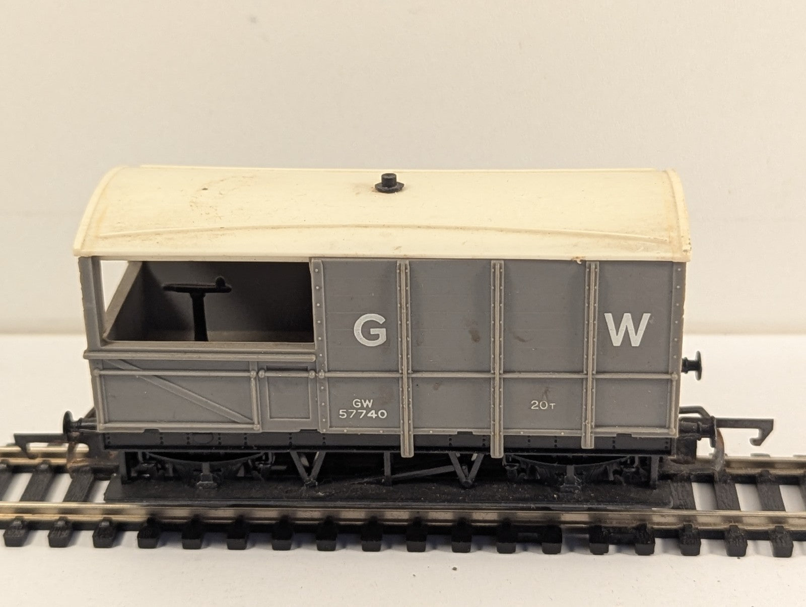 Tri-ang R16 OO Gauge GWR 20t Toad Brake Van 57740