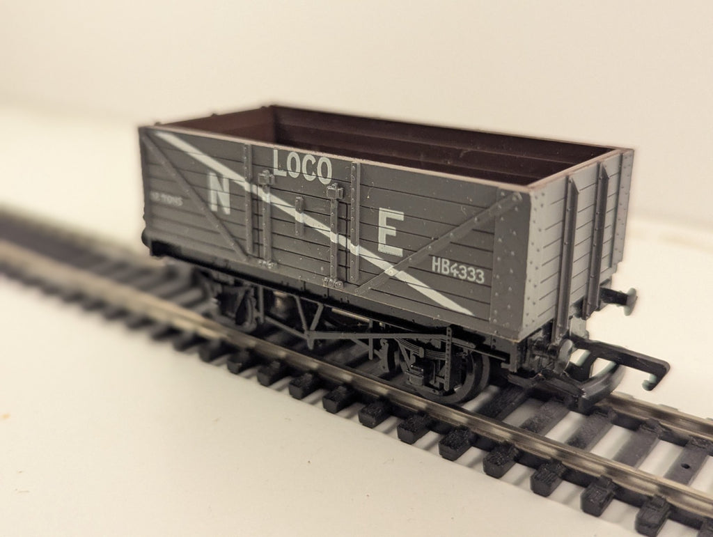Mainline 37-126 OO Gauge 7-Plank Open Wagon – NE Loco Coal