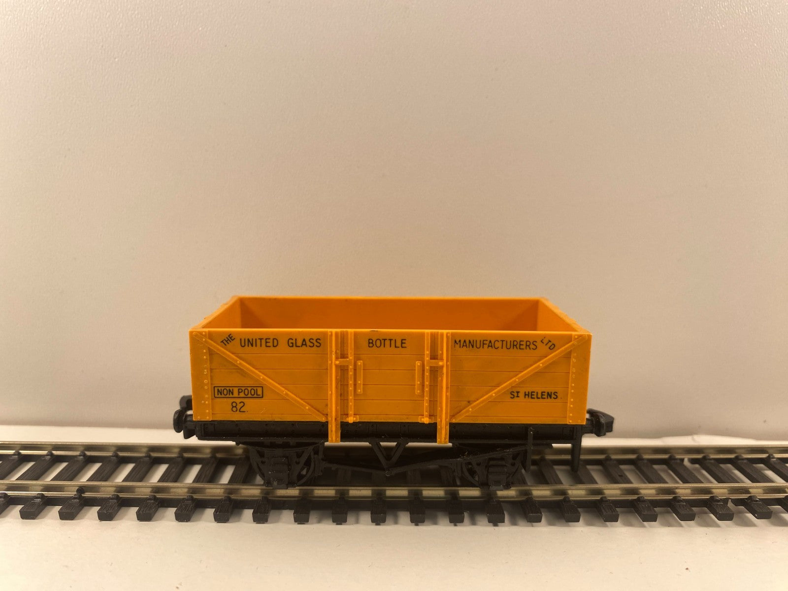 Hornby Dublo 5-Plank Open Wagon “United Glass Bottle Manufacturers” – St Helens