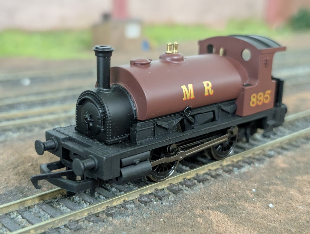 Hornby R1115 Class 0F Pug 0-4-0T 895 in Midland Railway Maroon