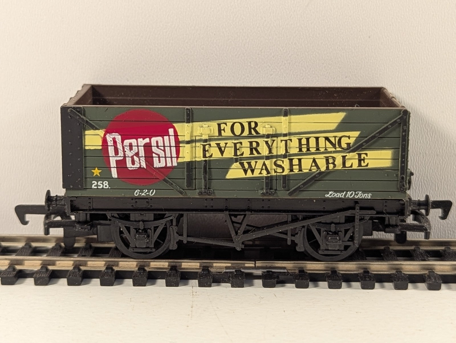Mainline Railway 37-128 OO Gauge Green Persil 7 Plank Wagon Boxed