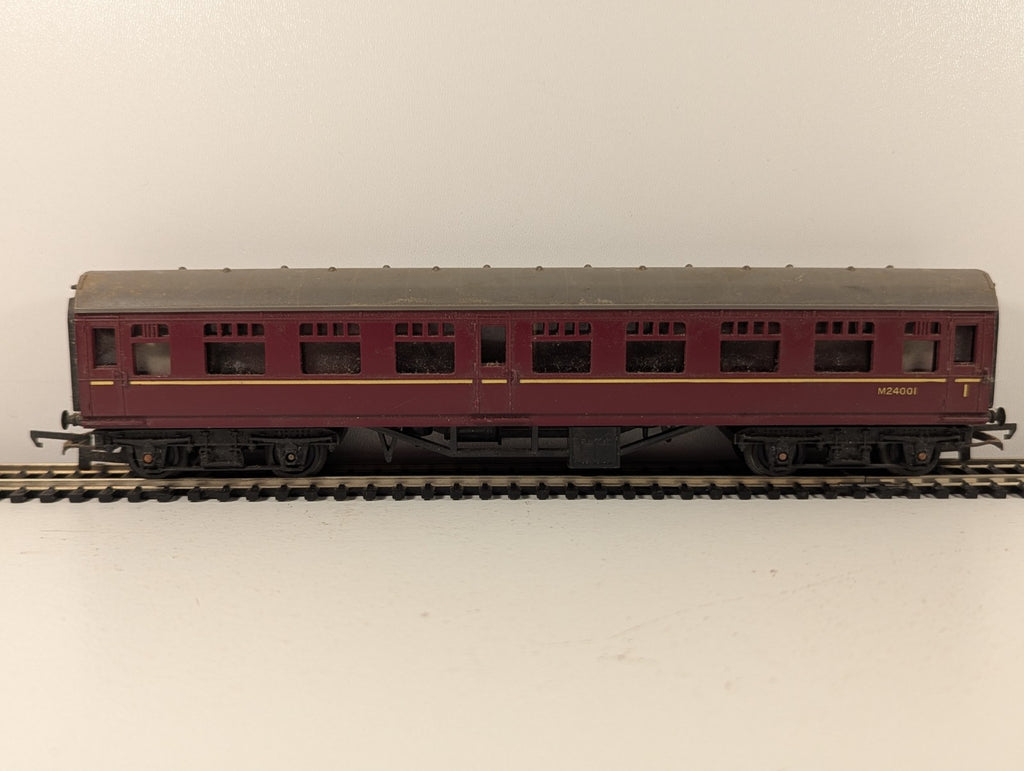 Tri-ang Mainline OO Gauge BR Maroon Composite Coach