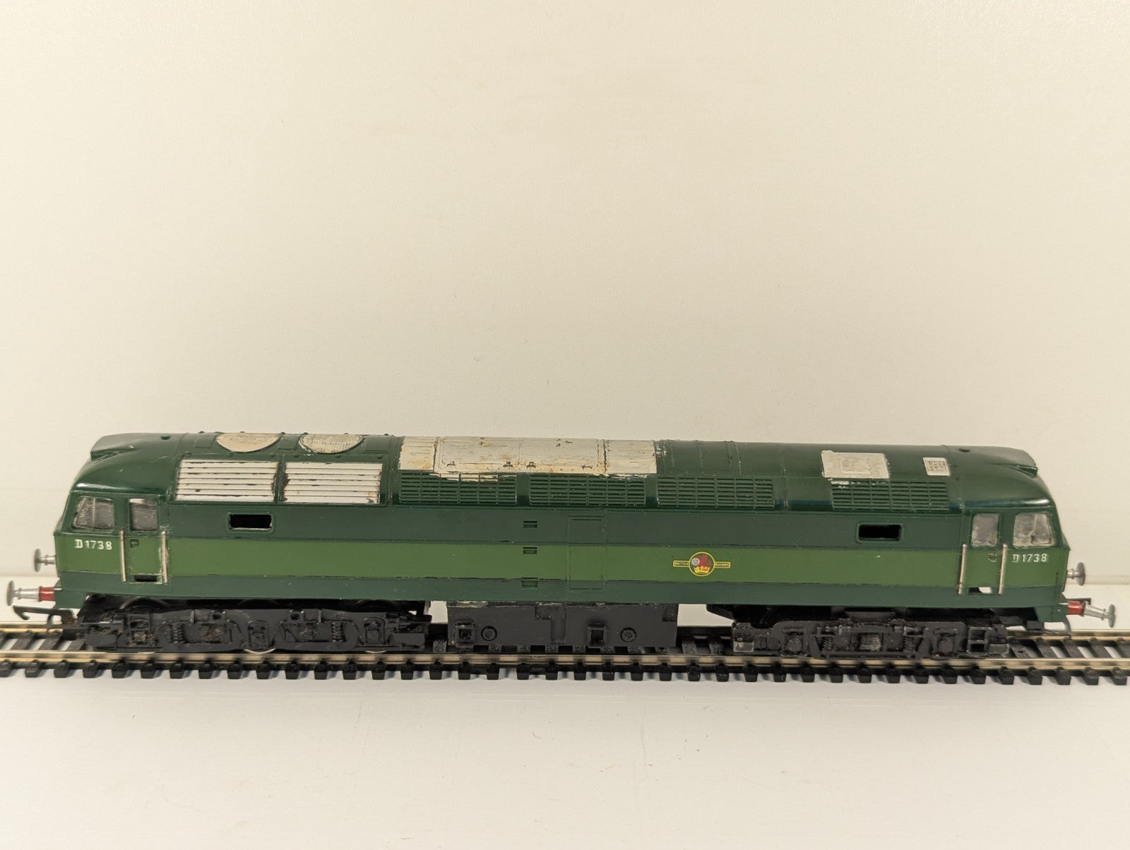 Hornby OO Gauge BR Class 47 Diesel Locomotive - Repainted and nonrunner