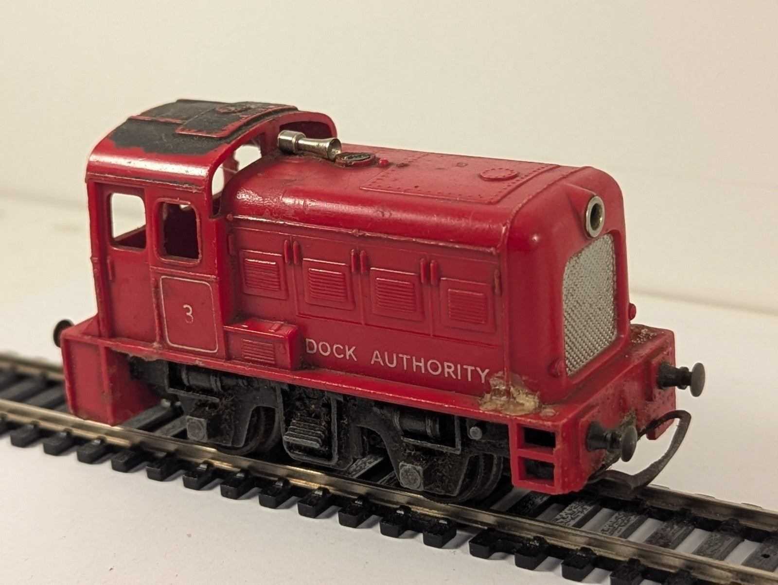 Tri-ang R253 OO Gauge Dock Authority 0-4-0 Diesel Shunter No. 3 Red - Spares