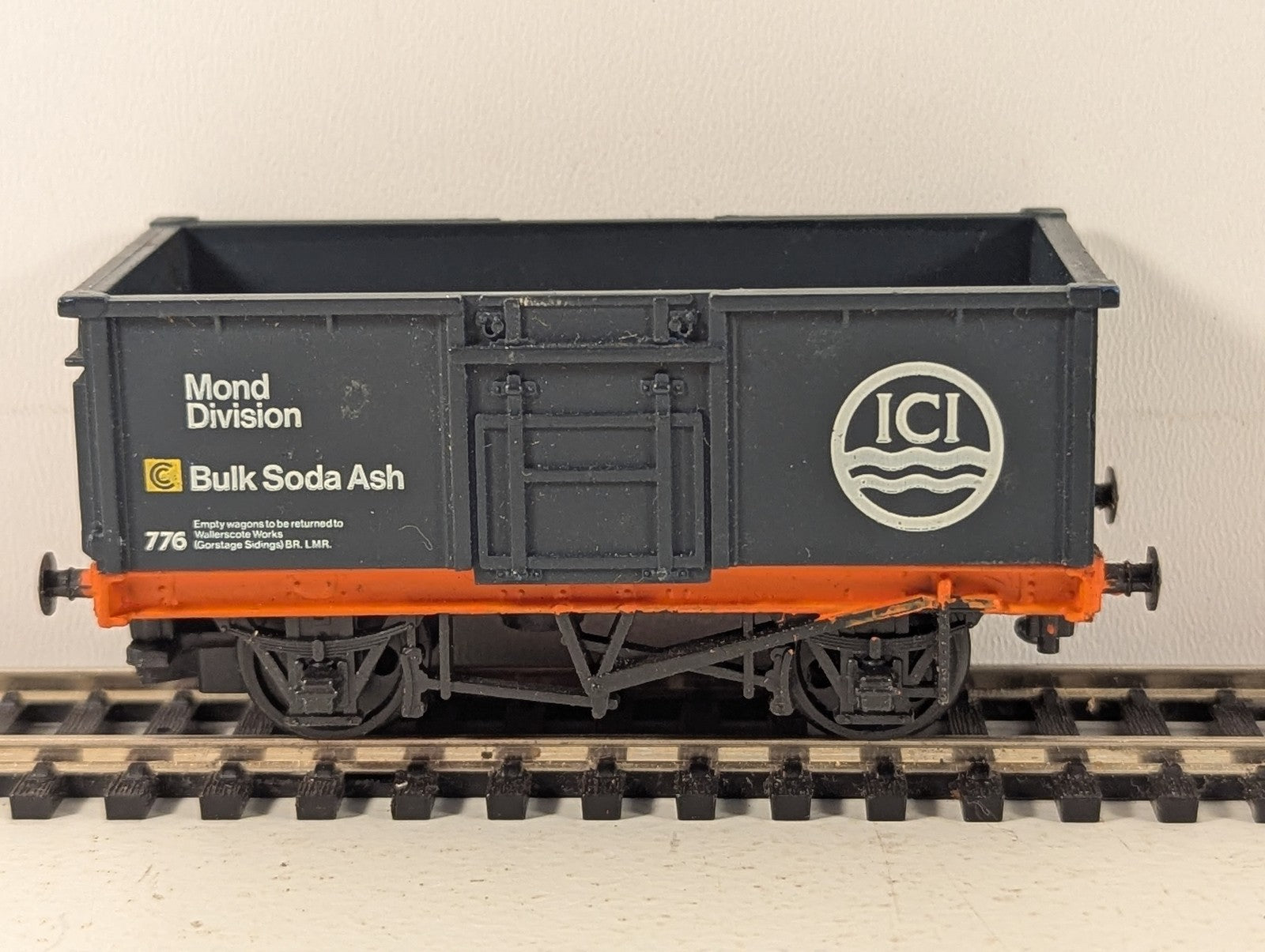 Mainline OO Gauge 7 Plank Mond Division Bulk Soda Ash Wagon Goods Wagon 776