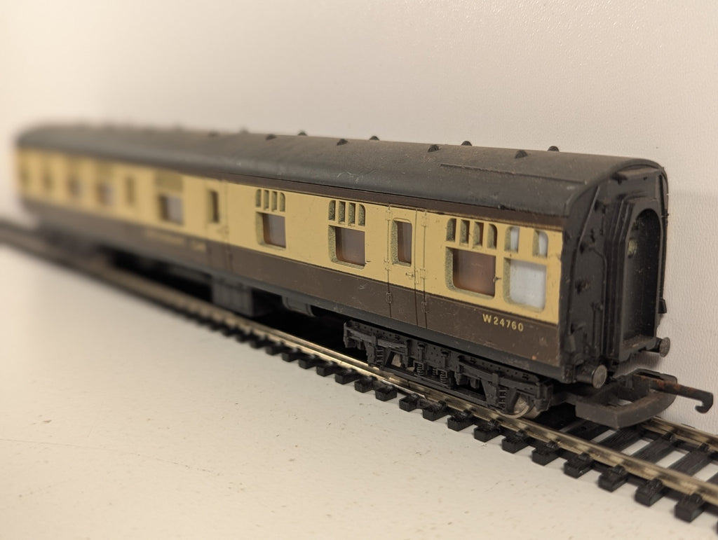 Lima OO Gauge Restaurant Car Passenger Coach W24760 BR Chocolate and Cream
