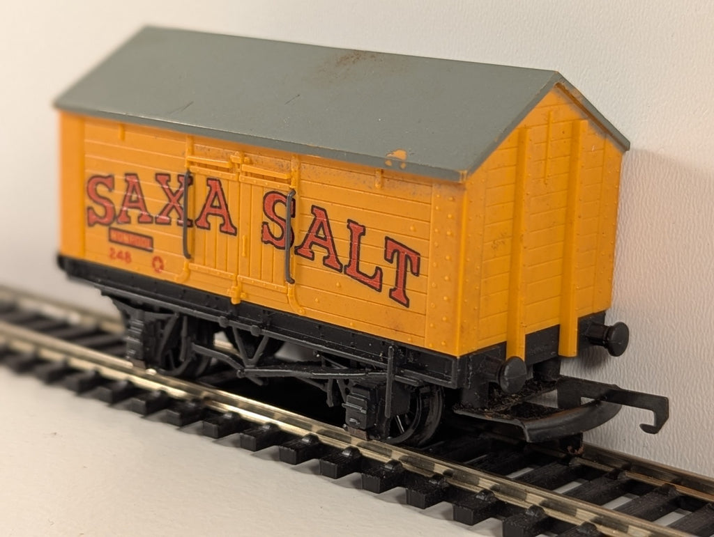 Wrenn 4665 – “Saxa” Salt Wagon (OO Gauge, Missing Coupling)