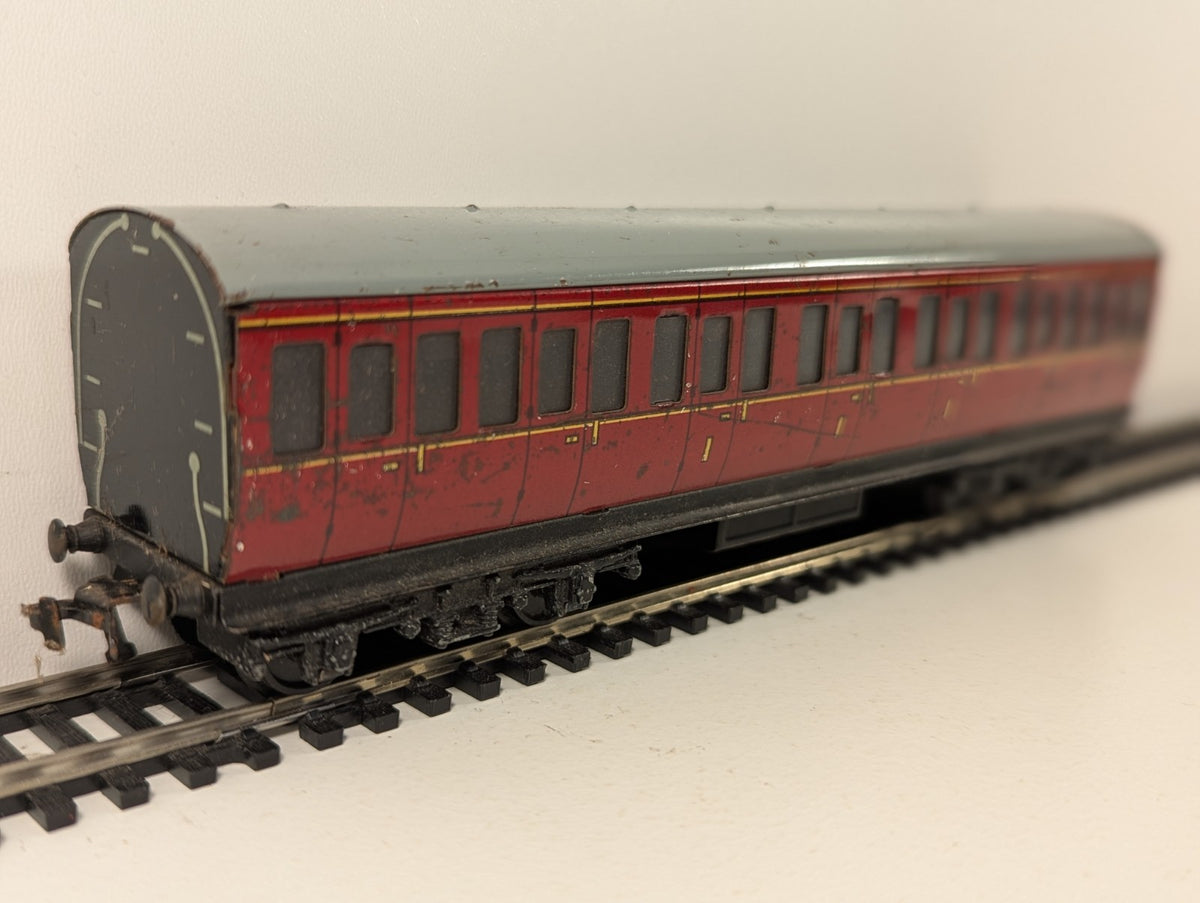 Hornby Dublo OO Gauge Tinplate Suburban Coach 1st Class Compartments