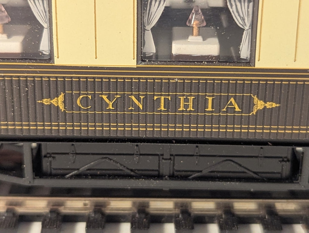Hornby OO Gauge Pullman First Class Parlour Car 'Cynthia' Passenger Coach