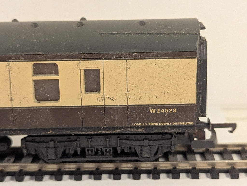 Hornby OO Gauge R430 GWR Collett Brake Third Coach W24528 BR