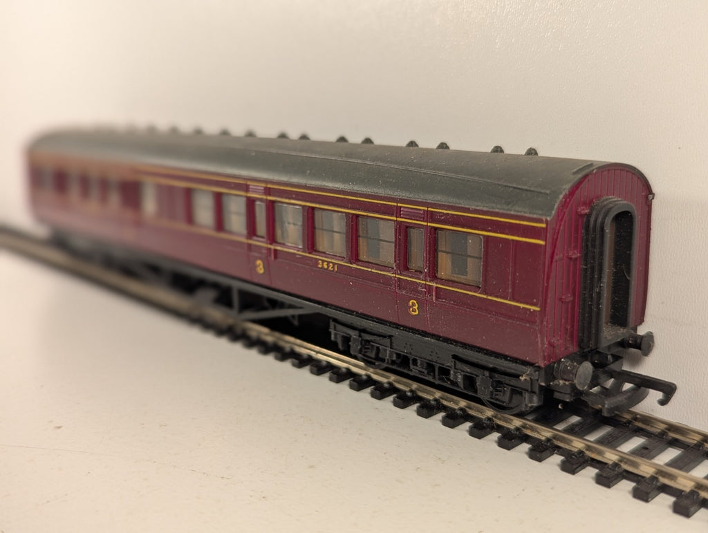 Mainline OO Gauge LMS 57ft Corridor Composite Coach Passenger Coach