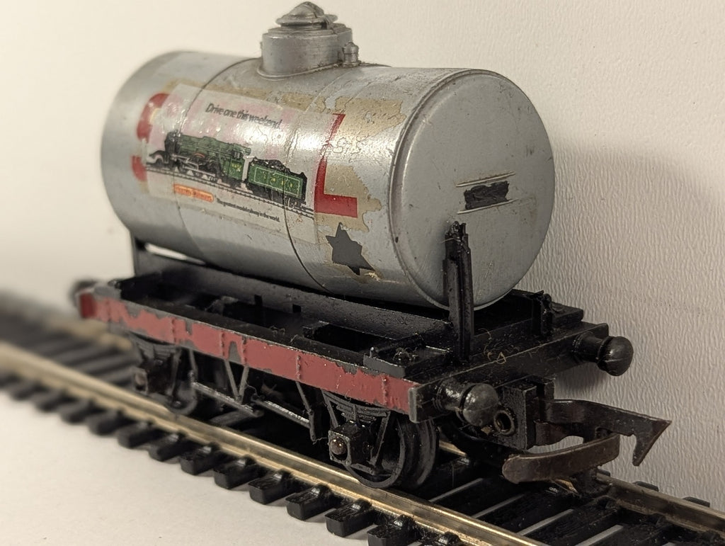 Tri-ang OO Gauge BP Tank Wagon BP Silver R12
