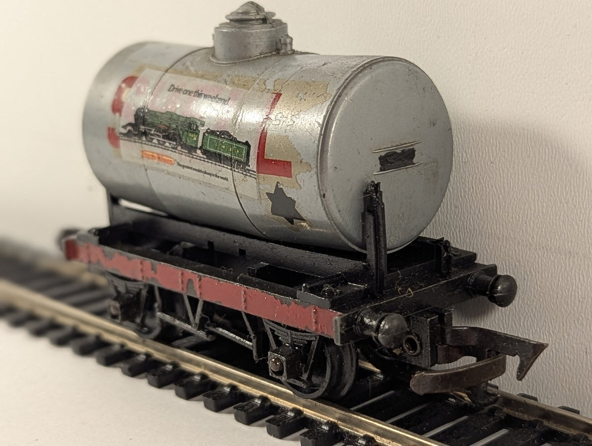 Tri-ang OO Gauge BP Tank Wagon BP Silver R12