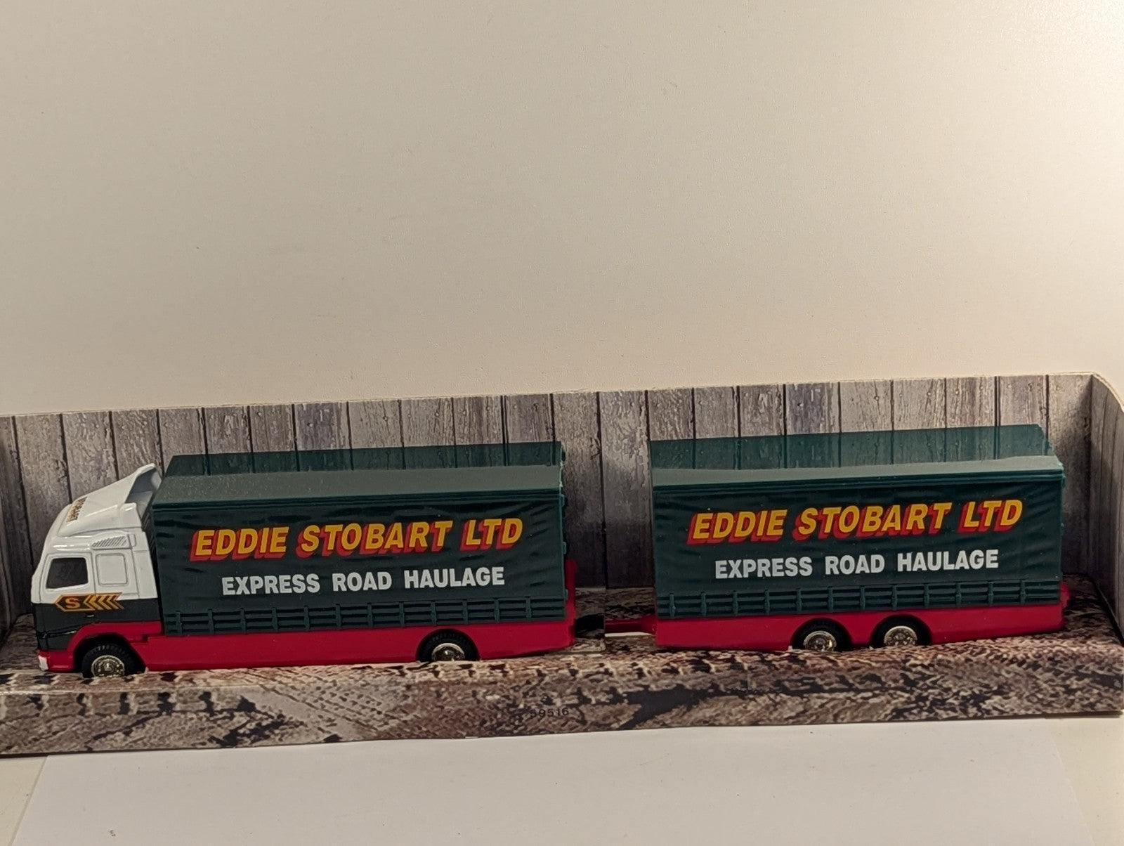 Corgi 59516 Eddie Stobart Volvo Short Wheelbase Lorry with Close Couple Trailer