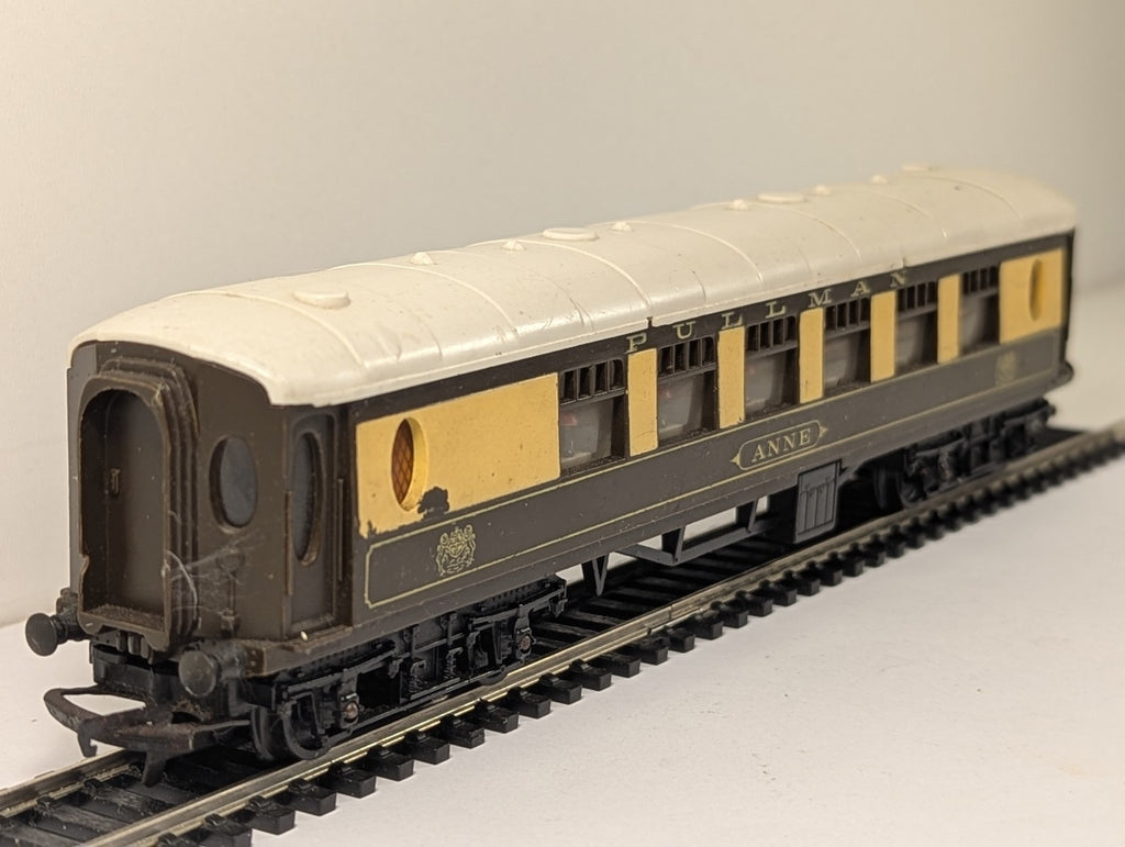 Hornby R228 OO Gauge Pullman 1st Class Parlour Car Anne