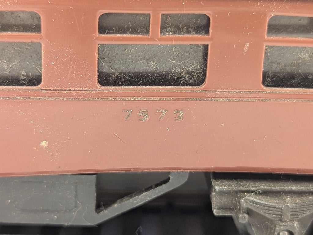 Tri-ang OO Gauge LMS Medium Passenger Coach 7573 LMS Maroon R211