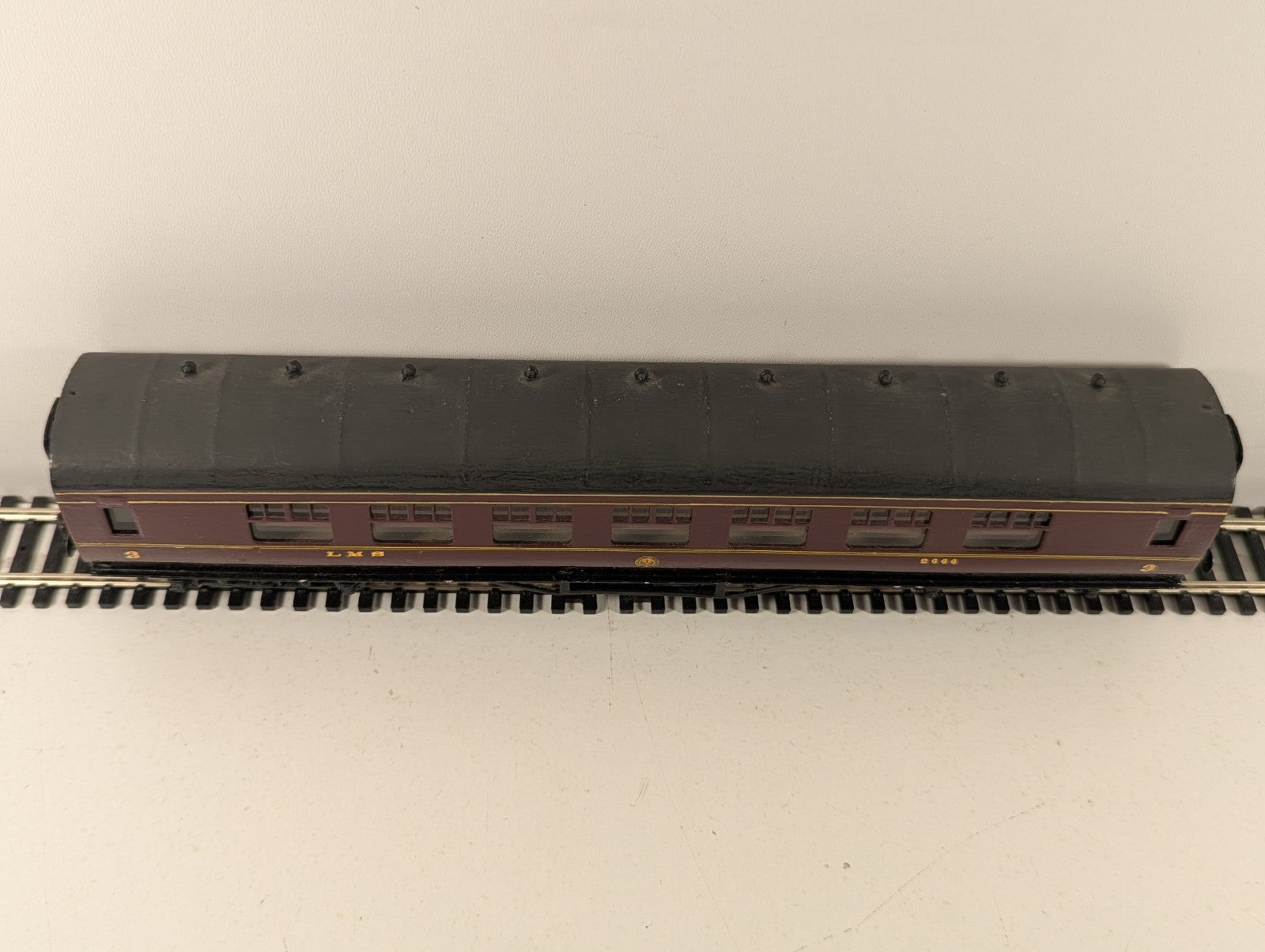Exley OO Gauge LMS Maroon Third Class Corridor Coach