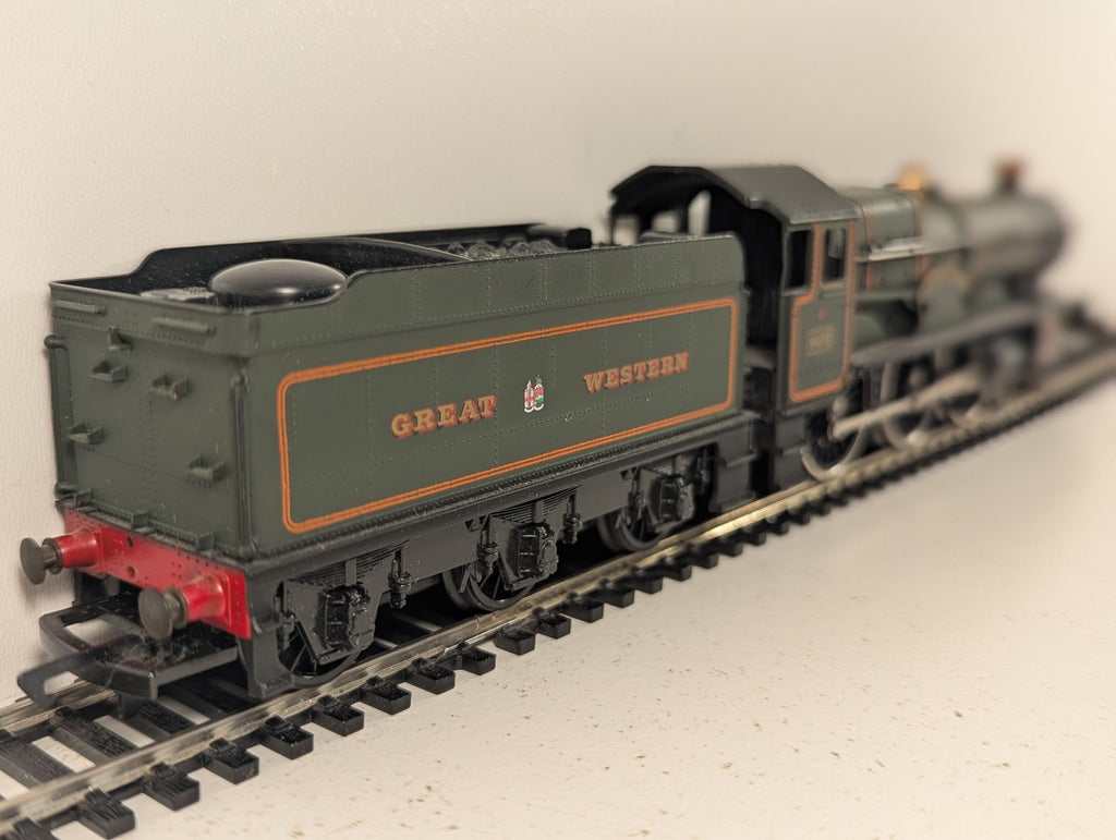 Airfix OO Scale Castle Class Caerphilly Castle Locomotive 4073 GWR Green 54124-2